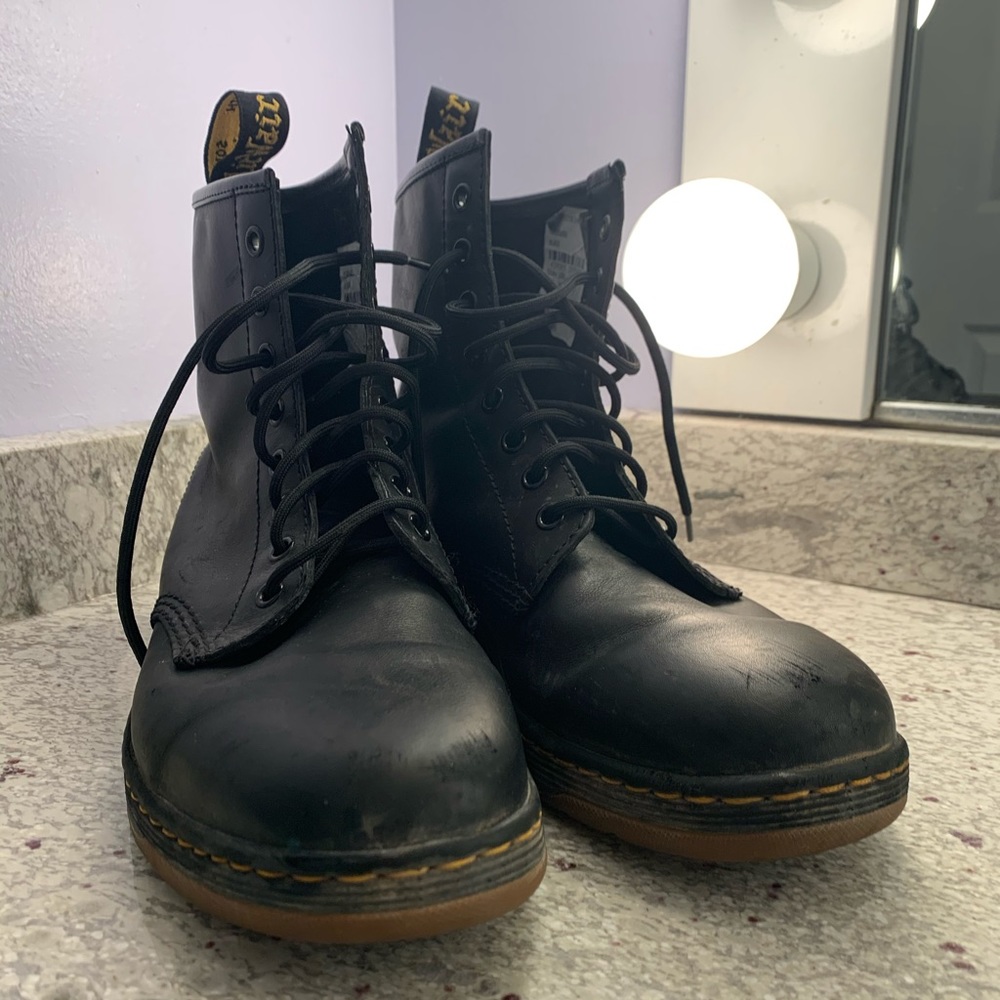 Dr. Marten Newton Black Boots